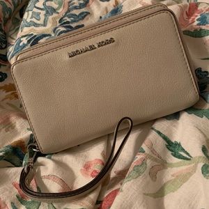 Large wristlet/wallet - Michael Kors